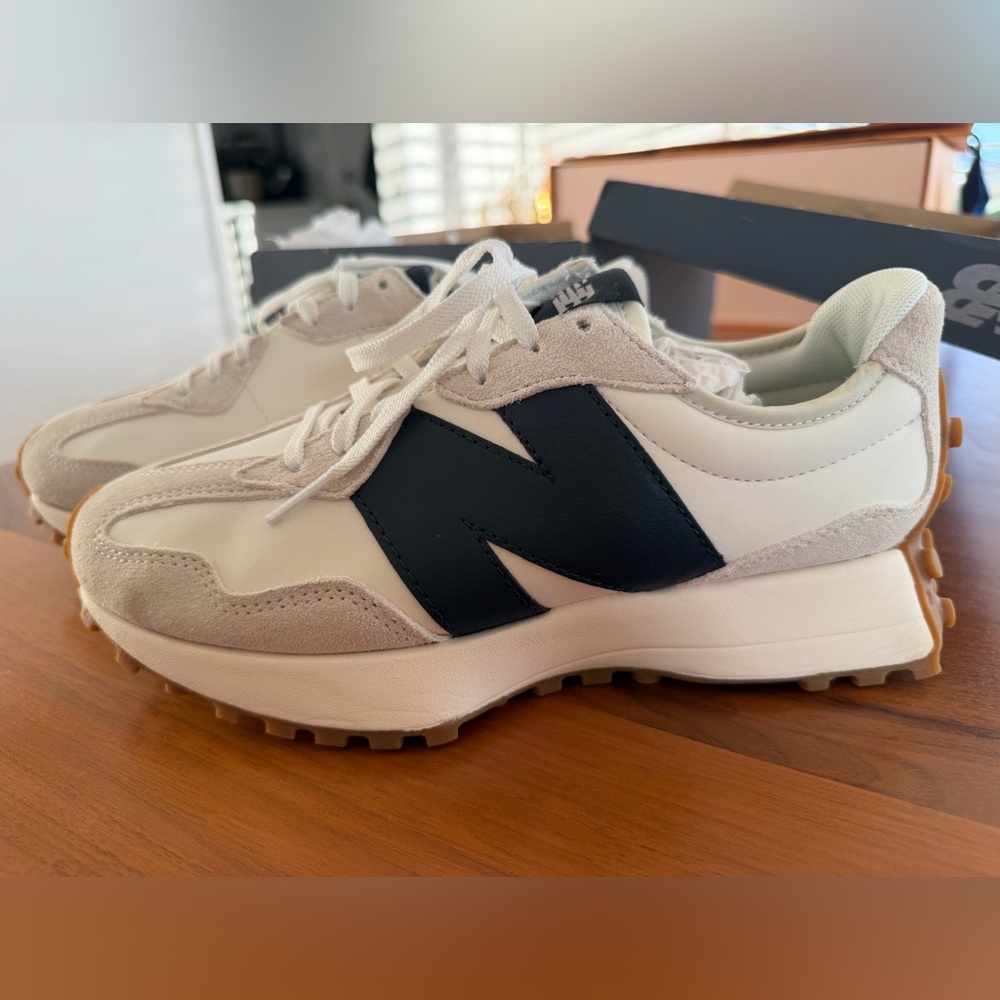 New Balance 327 Sneakers in Moonbeam Outerspace